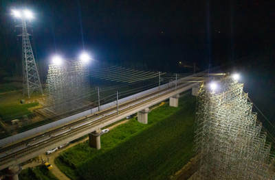 夜戰(zhàn) 圓滿(mǎn)完成跨越京滬高速鐵路